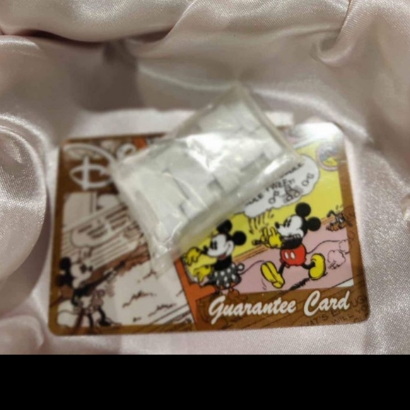 Disney Mickey and Minnie mouse white watch - Picture 5 of 5